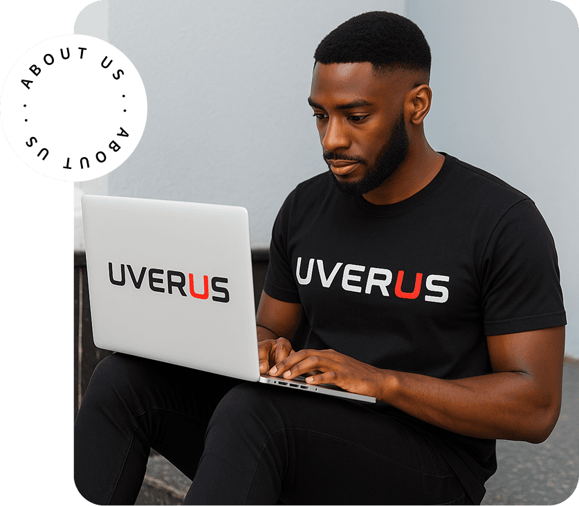 A techie pressing uverus laptop